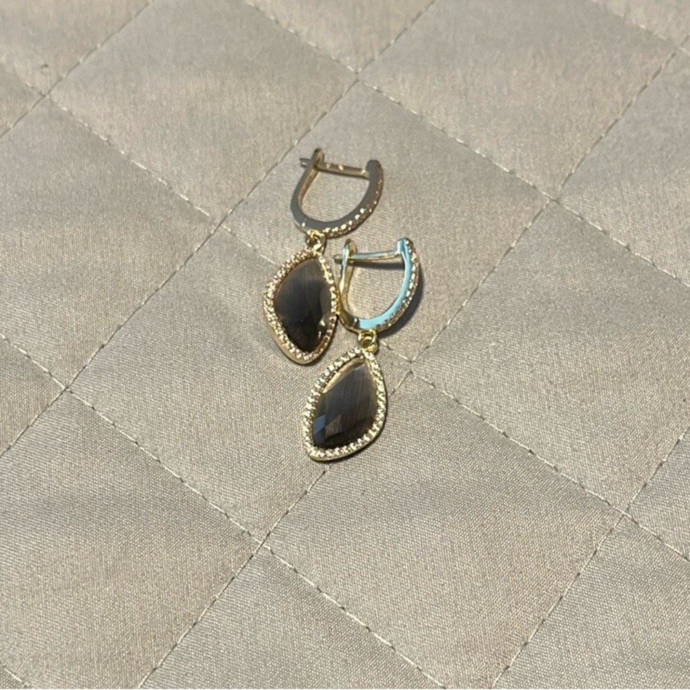 Light dangle earrings